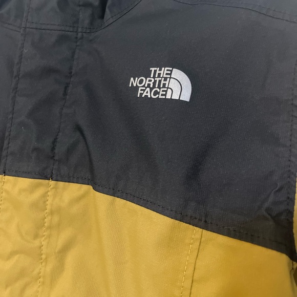 Boys Northface Shell Jacket size (Med) 10/12 - Picture 2 of 5